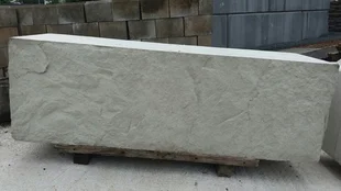 Rasterstein ohne Pyramiden als Abschlusslage